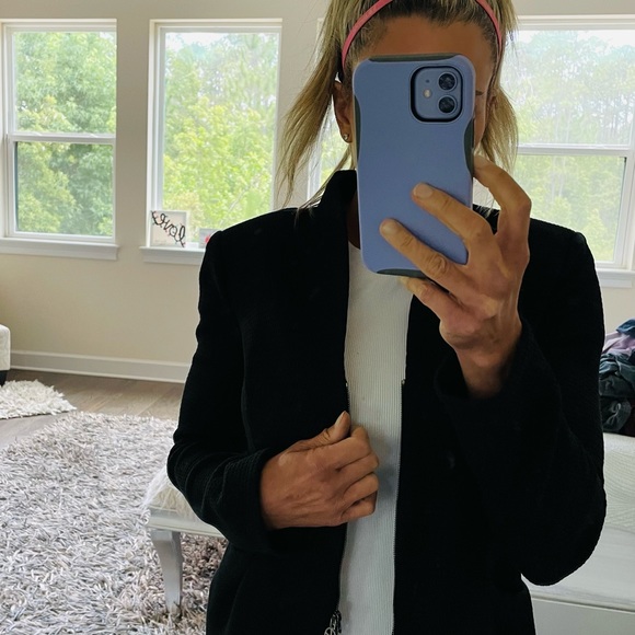 beautiful elegant Giorgio Armani blazer. Timeless and current style. - Picture 5 of 9